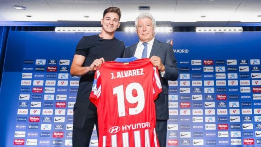 Julián Álvarez fue presentado en el Atlético de Madrid: