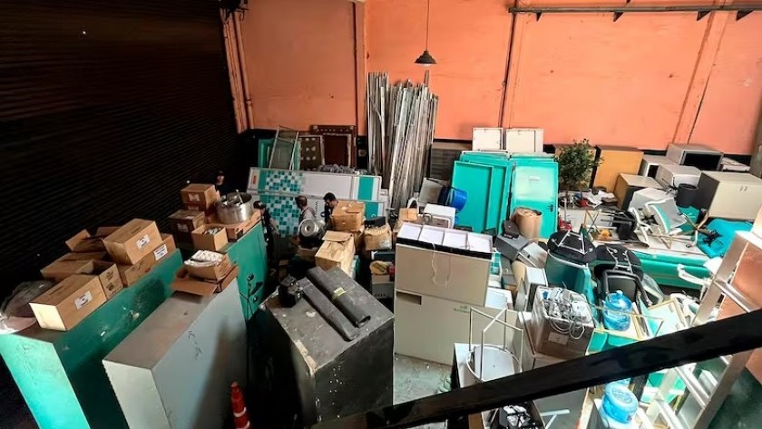 Detuvieron a la tesorera de Sur Finanzas, cuando se llevaba cajas y celulares de un galpón